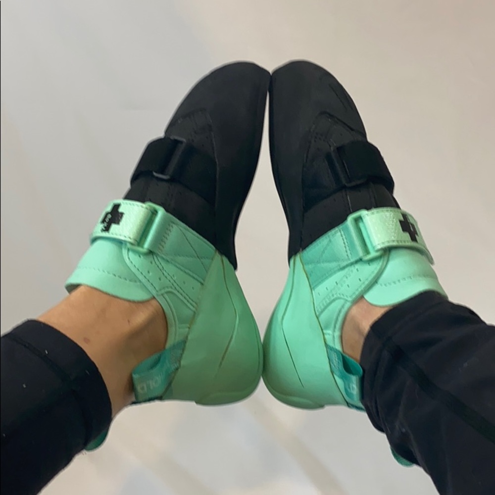 So iLL Holds women’s Street LV Climbing Shoe
